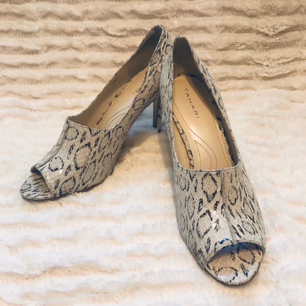 Tahari Peep Toe